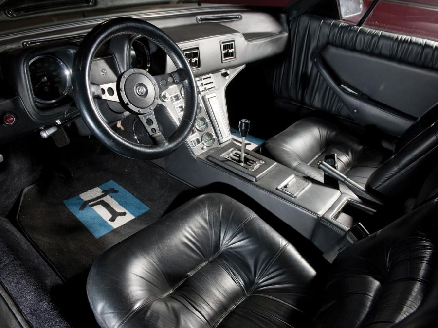 Интерьер De Tomaso Pantera 1971 года  (фото 27 из 35)